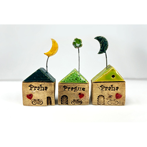 Ceramic house with wire - green